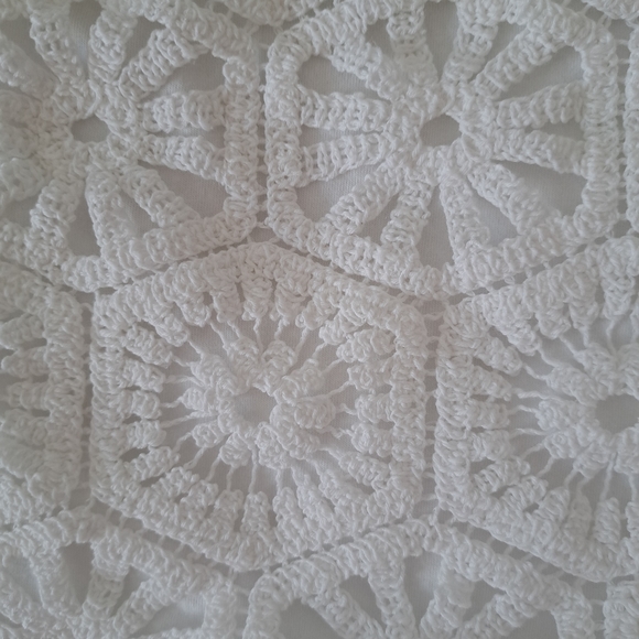 White crochet tank top - Picture 2 of 4